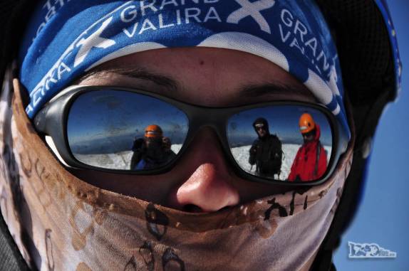 A nossa guia Isabel no alto do vulcão Lanín, na região de Junín de Los Andes, no sul da Argentina